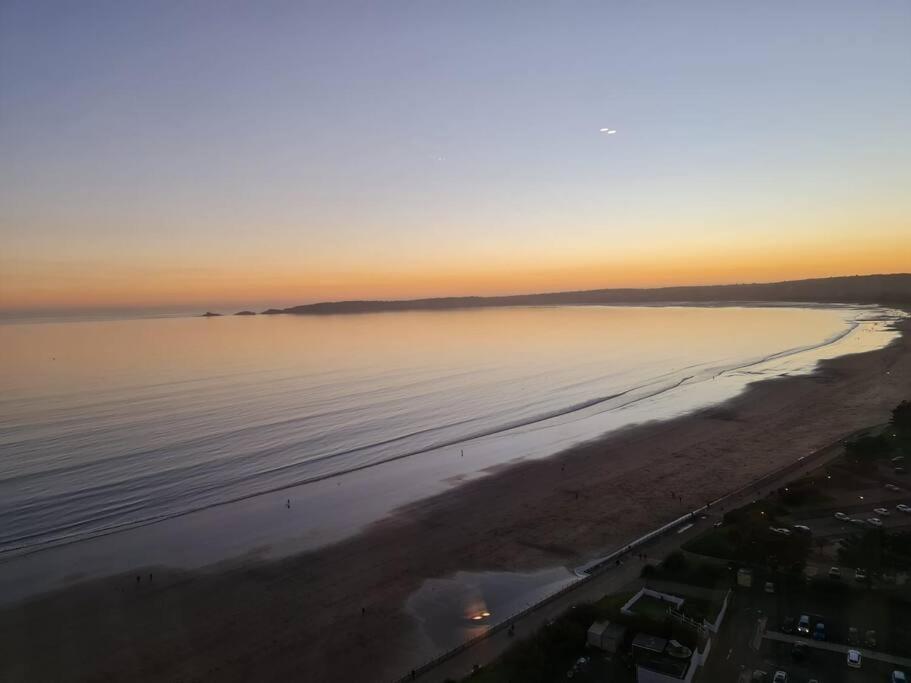 The Panoramic - The Finest Apartment In The City - By Tifa Stays Swansea Exteriér fotografie