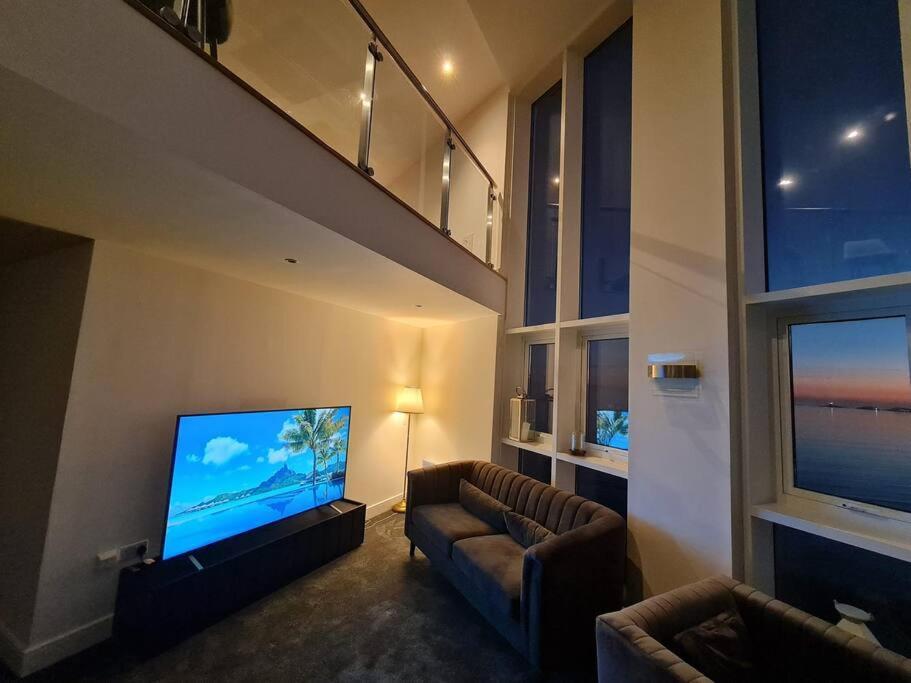 The Panoramic - The Finest Apartment In The City - By Tifa Stays Swansea Exteriér fotografie